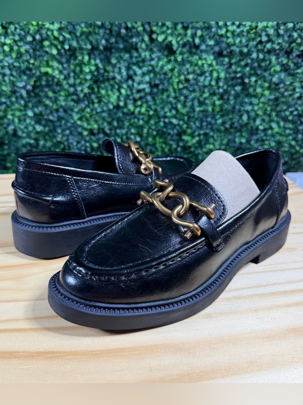 Steve Madden Karmine Women’s 6.5 Black Leather Gold Chain Loafers